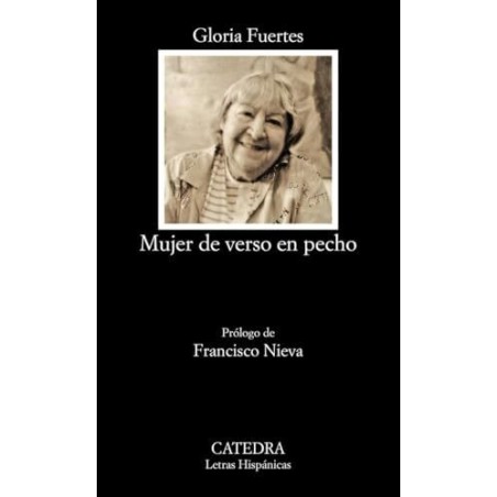 Mujer de verso en pecho