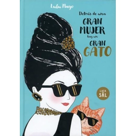 Detrás de una mujer hay un gran gato