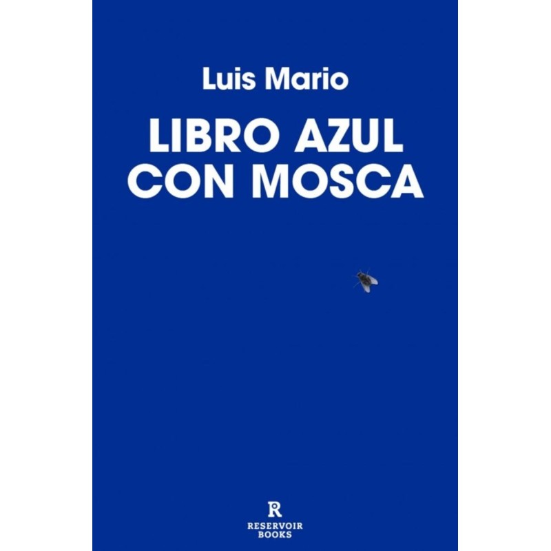 Libro azul con mosca