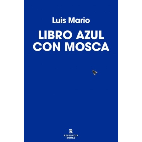 Libro azul con mosca